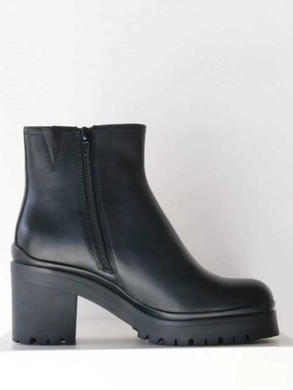 NWOB Jeffrey Campbell Black Leather Tracker Block Heel Ankle Boots Size 10